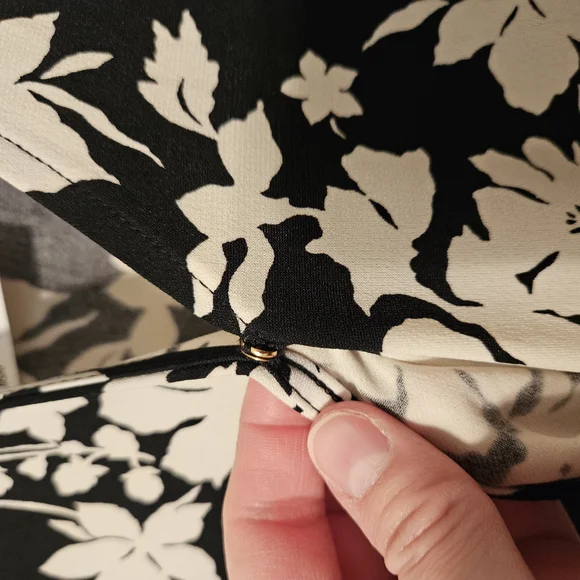 MICHAEL Michael Kors Black & White Floral Wrap Dress*Retails$110 - Picture 12 of 15